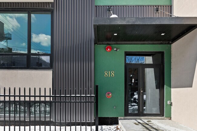 818 N Wolcott Ave in Chicago, IL - Building Photo - Building Photo