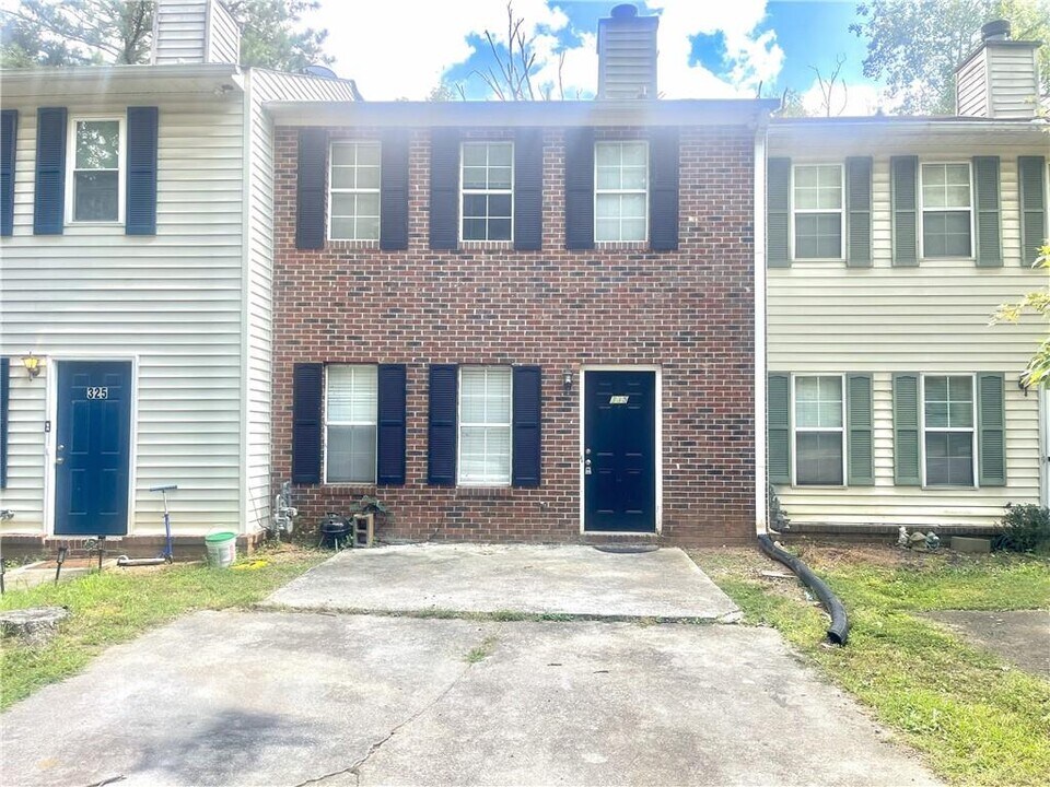 335 Hamilton Ct in Marietta, GA - Building Photo