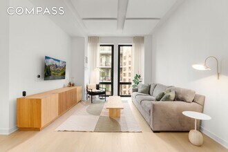 77 Charlton St in New York, NY - Building Photo - Building Photo