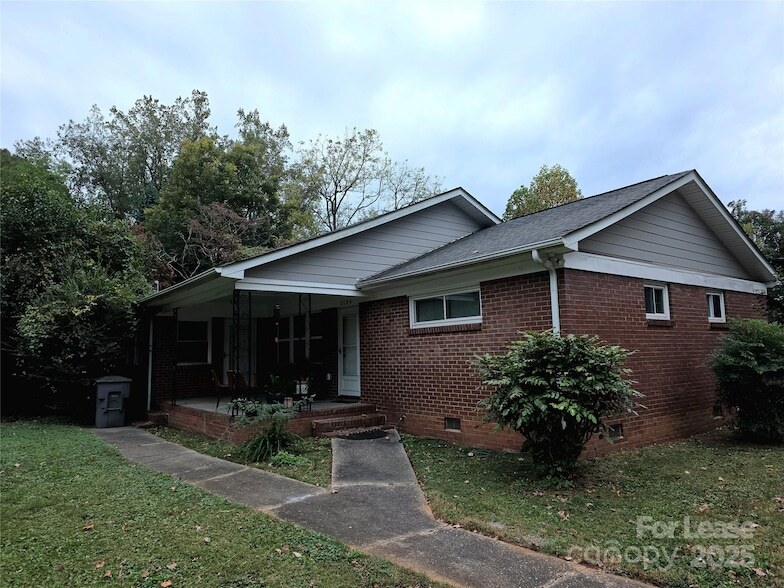 3136 Creighton Dr in Charlotte, NC - Building Photo