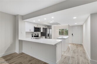 15171 Cedarwood Ln in Naples, FL - Building Photo - Building Photo
