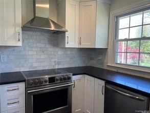 1 Cliftwood Dr in Halesite, NY - Building Photo - Building Photo