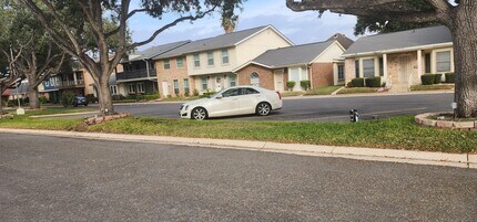500 Wichita Ave in McAllen, TX - Foto de edificio - Building Photo