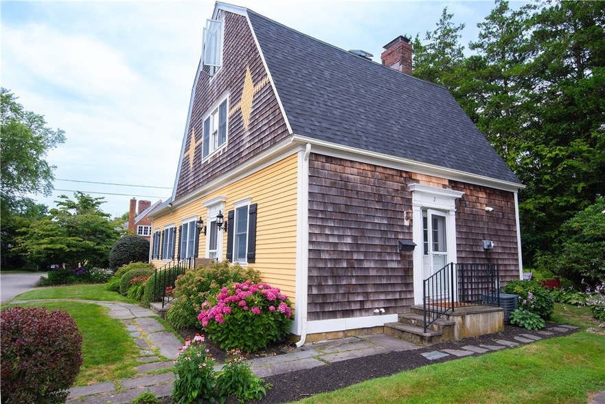 2 Red Cross Terrace in Newport, RI - Building Photo