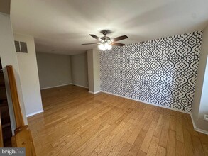 6104 Coventry Way in Mount Laurel, NJ - Building Photo - Building Photo