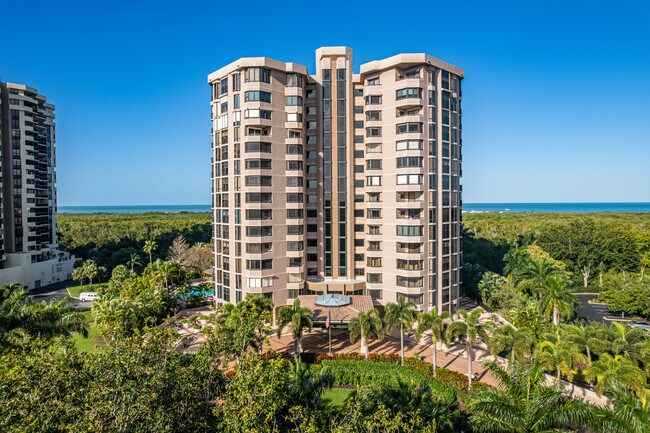 Dorchester Condominium in Naples, FL - Building Photo - Building Photo