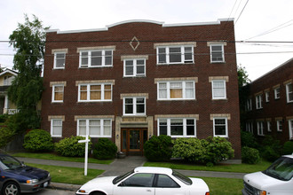 Wallingford Arms Apartments in Seattle, WA - Building Photo - Building Photo