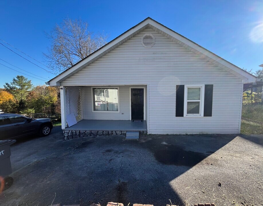 109 Dalton St in Kingsport, TN - Building Photo