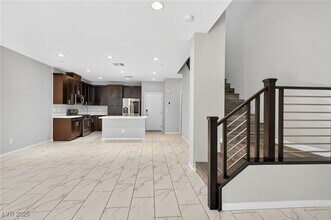 1032 Via Panfilo Ave in Henderson, NV - Building Photo - Building Photo