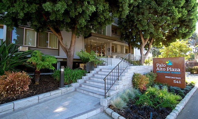 Palo Alto Plaza Apartments in Mountain View, CA - Foto de edificio - Building Photo