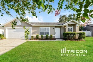 3172 Chamberlain St in Deltona, FL - Building Photo