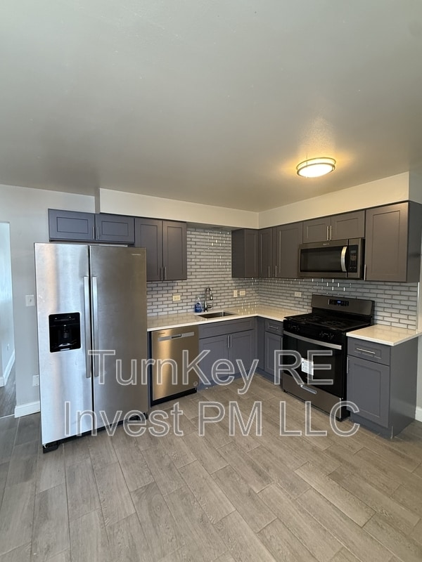 14421 S Ravinia Ave in Orland Park, IL - Foto de edificio - Building Photo