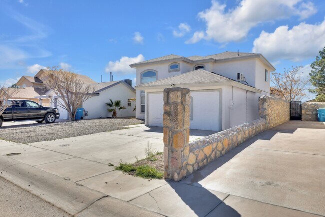 property at 10400 Valle Koki Dr