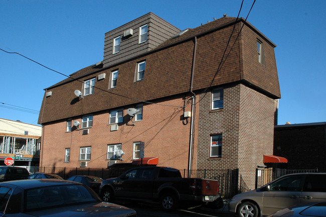 906 West St in Union City, NJ - Building Photo - Building Photo