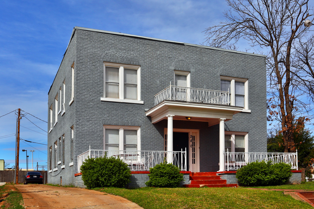 2409 N Robinson Ave in Oklahoma City, OK - Building Photo