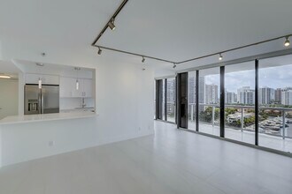 3640 Yacht Club Dr in Aventura, FL - Foto de edificio - Building Photo