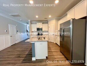 5040 Harris Woods Blvd in Charlotte, NC - Building Photo - Building Photo