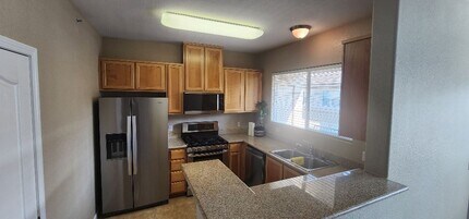 400 Moon Cir in Folsom, CA - Building Photo - Building Photo