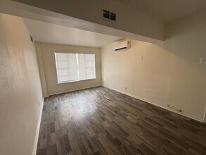 402 Surrels Ave in San Antonio, TX - Building Photo - Building Photo