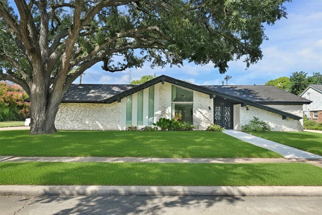 5474 Jackwood St in Houston, TX - Building Photo