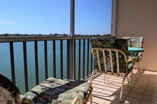 7665 Sun Island Dr S, Unit 411 in South Pasadena, FL - Building Photo - Building Photo