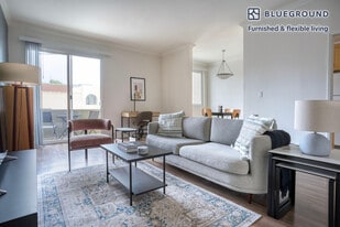 467 Arnaz Dr in Los Angeles, CA - Building Photo