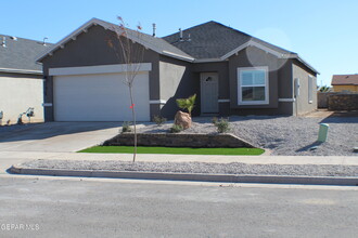 1014 Rebeca Way in Socorro, TX - Building Photo - Building Photo