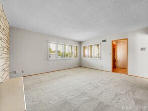 5250 Vickie Dr in San Diego, CA - Building Photo - Building Photo