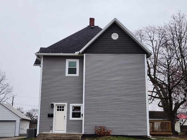 1211 Summit St, Unit Upper in Findlay, OH - Building Photo - Building Photo