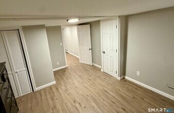 205 Shaw St in New London, CT - Building Photo - Building Photo