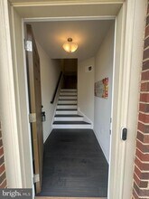 10402 Steeplechase Run Ln in Manassas, VA - Foto de edificio - Building Photo