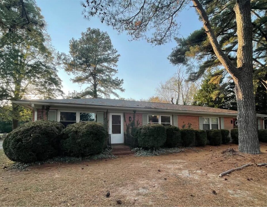 20 Chase St in Kilmarnock, VA - Building Photo