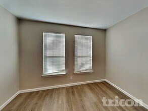 540 Hazeltine Rd in Red Oak, TX - Building Photo - Building Photo