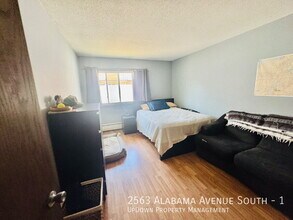 2563 Alabama Ave S in Minneapolis, MN - Building Photo - Building Photo