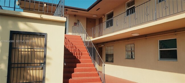 3905 SW 78th Ct in Miami, FL - Building Photo - Building Photo