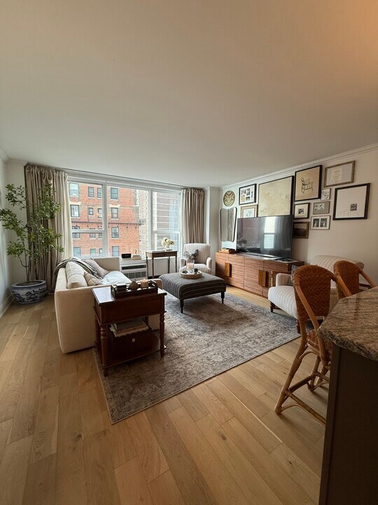 1550 N Lake Shore Dr in Chicago, IL - Building Photo