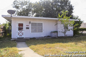 102 Shrine Ave in San Antonio, TX - Foto de edificio