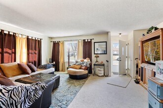 1209 8th Ave S, Unit 1211 in South St. Paul, MN - Building Photo - Building Photo