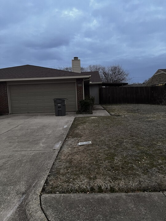 535 Bluebird Ln in Red Oak, TX - Foto de edificio