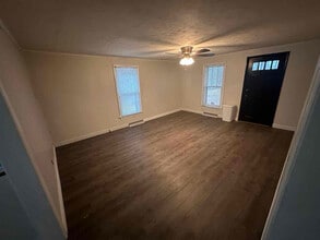 713 Pine St in Paris, TN - Building Photo - Building Photo