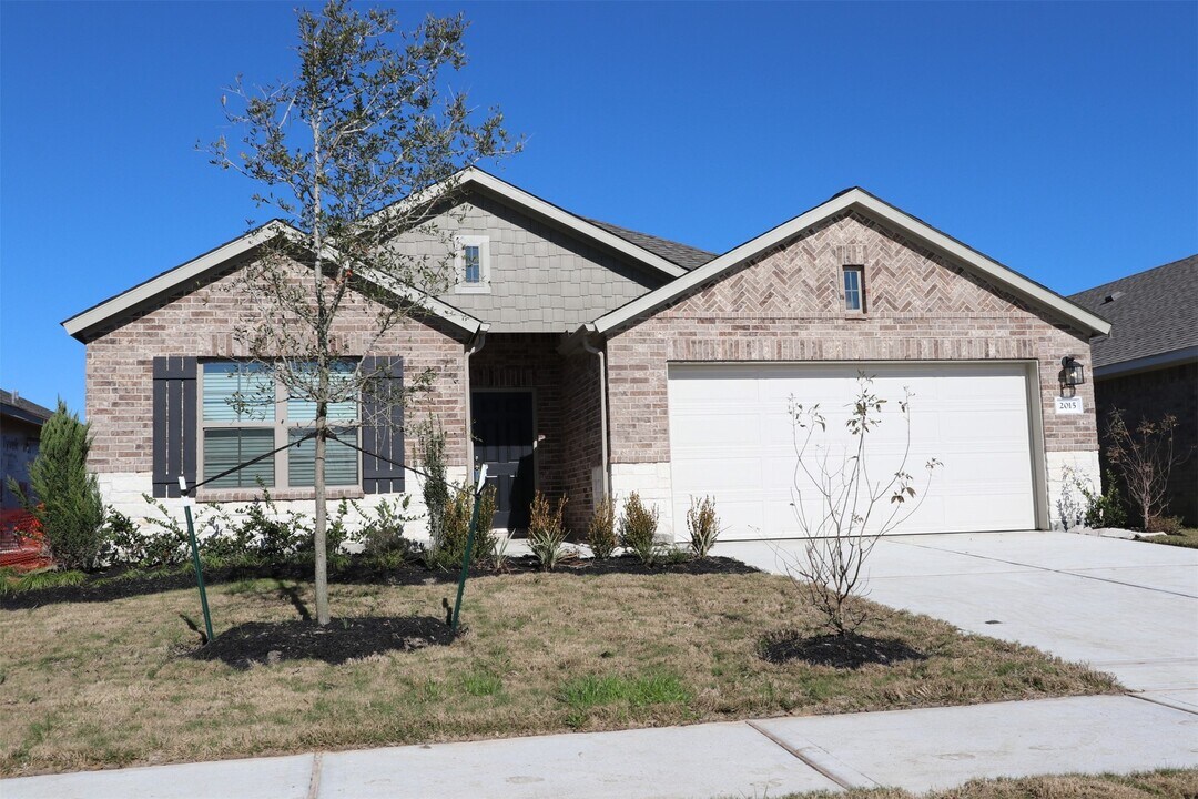 2015 Levant Ln in Baytown, TX - Building Photo