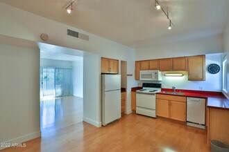 351 E Thomas Rd in Phoenix, AZ - Building Photo - Building Photo