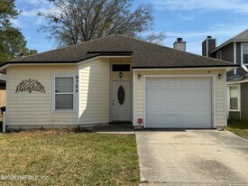 6725 Newgate Cir E in Jacksonville, FL - Building Photo