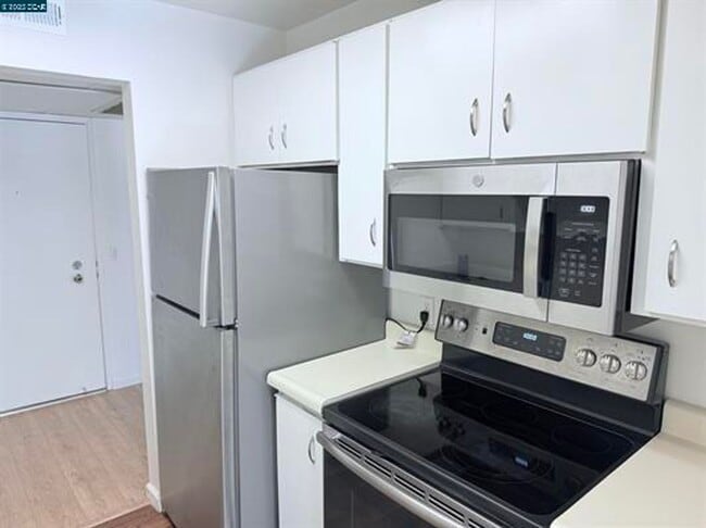 480 N Civic Dr in Walnut Creek, CA - Building Photo - Building Photo