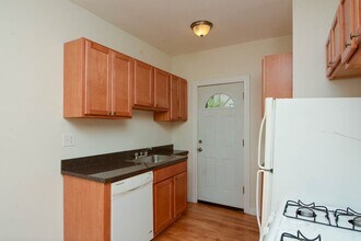 3810 N Fremont St, Unit J08P in Chicago, IL - Building Photo - Building Photo