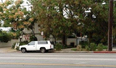 5146 Coldwater Canyon Ave in Sherman Oaks, CA - Building Photo - Building Photo