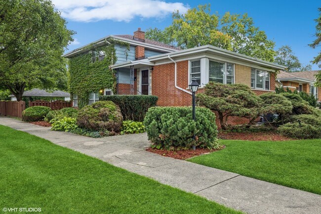 541 Barnsdale Rd in La Grange Park, IL - Building Photo - Building Photo