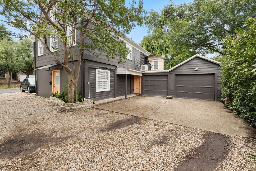 1701 Mohle Dr in Austin, TX - Building Photo