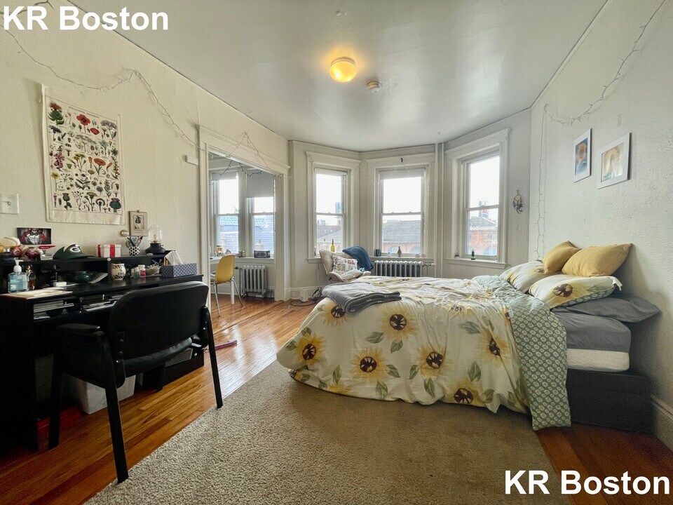 138 Ipswich St in Boston, MA - Building Photo