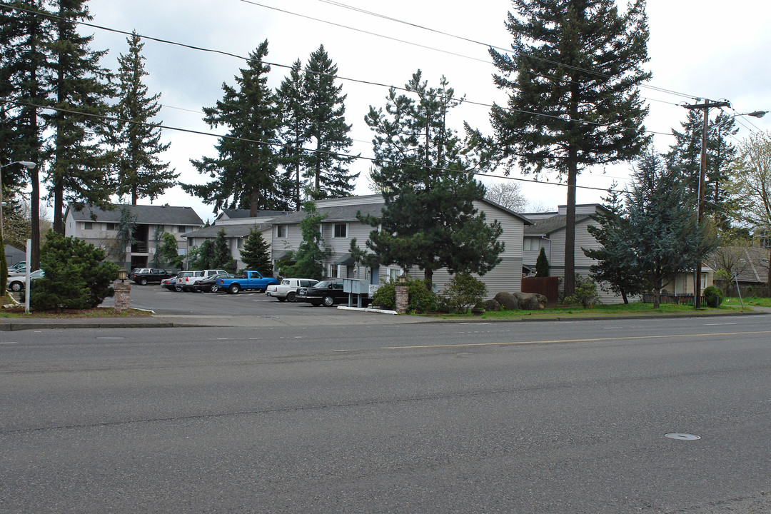 Six Quarters Apartments in Portland, OR - Building Photo